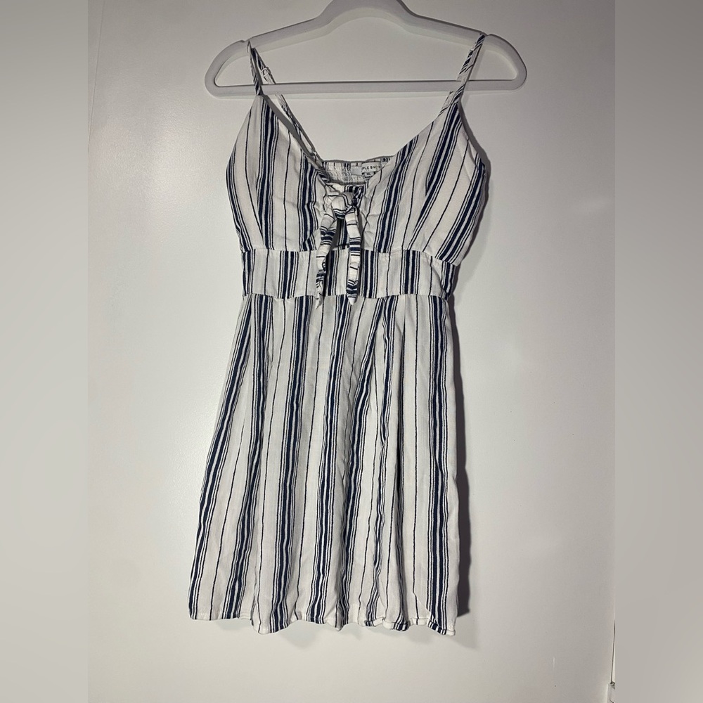 White and Blue beachy vibes dress. Great condition.